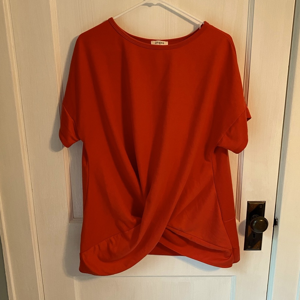 Umgee red twist front top